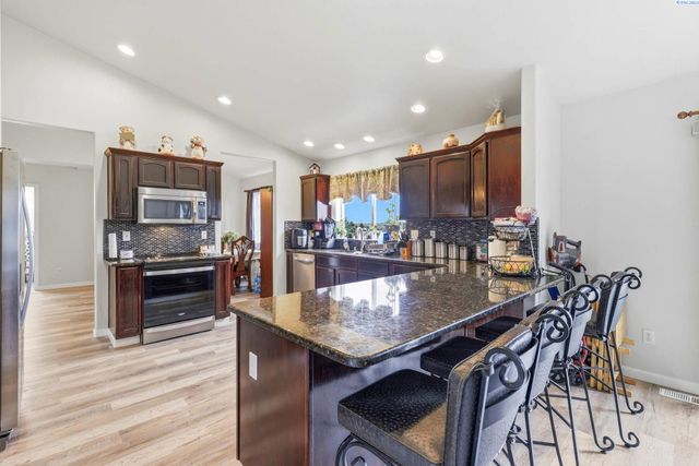 5000 Milky Way, West Richland, WA 99353