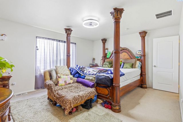 5000 Milky Way, West Richland, WA 99353