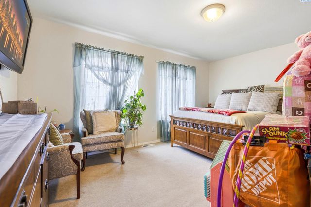 5000 Milky Way, West Richland, WA 99353