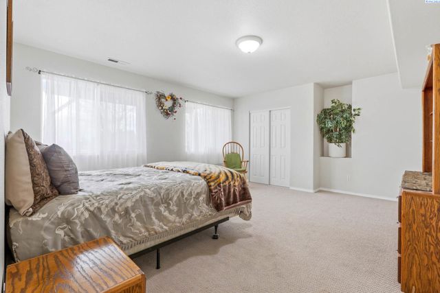 5000 Milky Way, West Richland, WA 99353