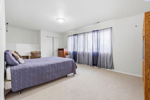 5000 Milky Way, West Richland, WA 99353