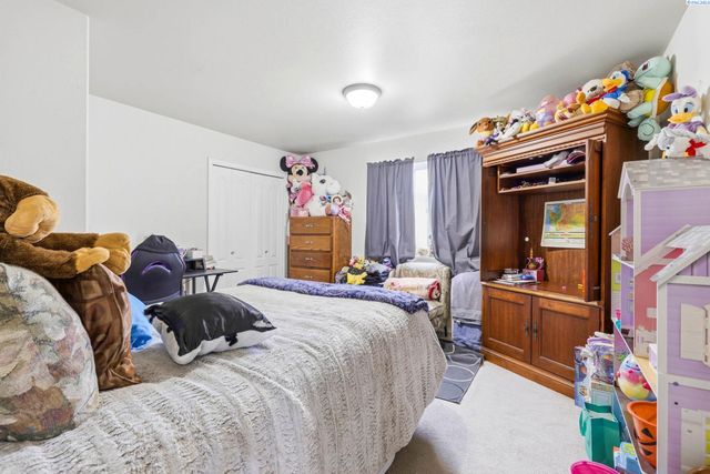 5000 Milky Way, West Richland, WA 99353