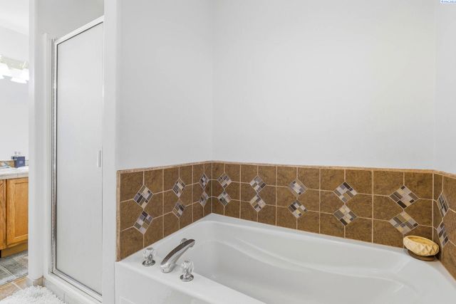 5000 Milky Way, West Richland, WA 99353