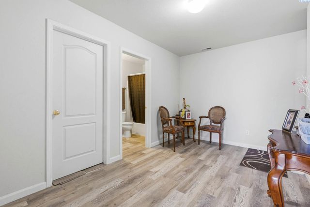 5000 Milky Way, West Richland, WA 99353