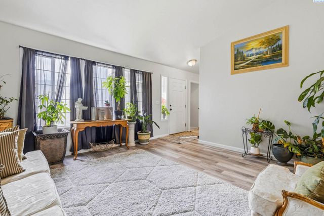 5000 Milky Way, West Richland, WA 99353