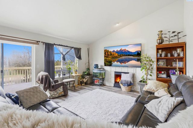 5000 Milky Way, West Richland, WA 99353