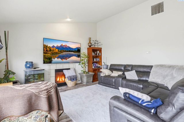 5000 Milky Way, West Richland, WA 99353