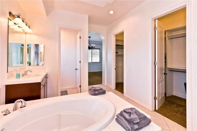 134 Tesori Drive, Palm Desert, CA 92211