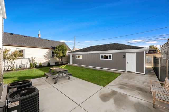 7539 W 61st Street, Summit, IL 60501