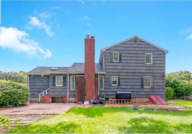 9 Half Moon Pond Road, Ridge, NY 11961