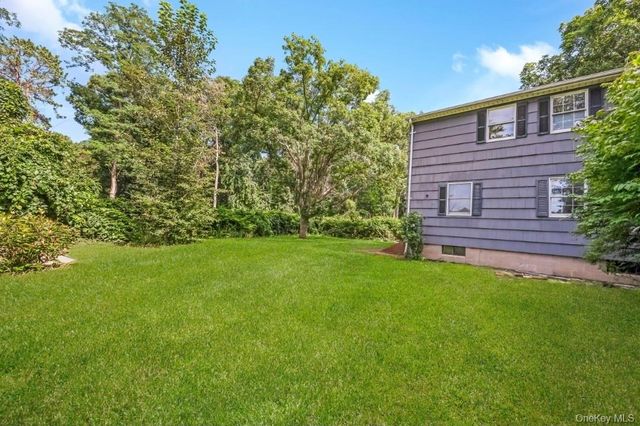 9 Half Moon Pond Road, Ridge, NY 11961