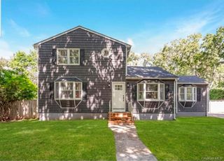 9 Half Moon Pond Road, Ridge, NY 11961