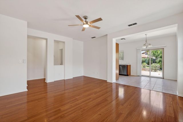 6 Cortney Ct, Sacramento, CA 95832