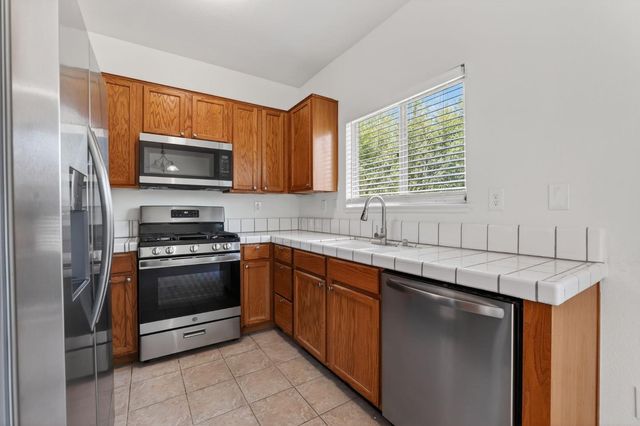 6 Cortney Ct, Sacramento, CA 95832