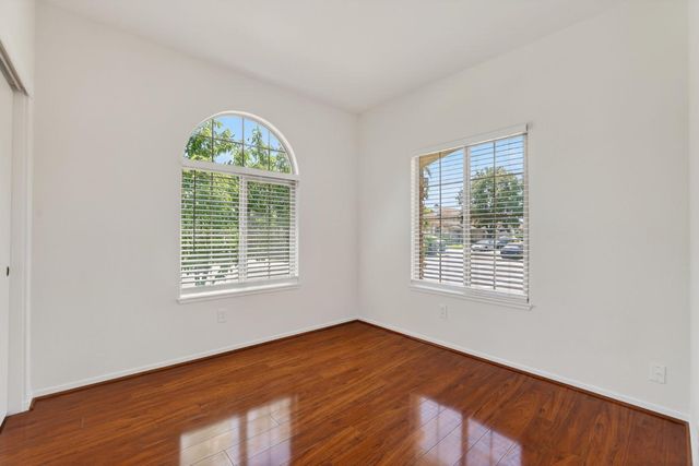 6 Cortney Ct, Sacramento, CA 95832