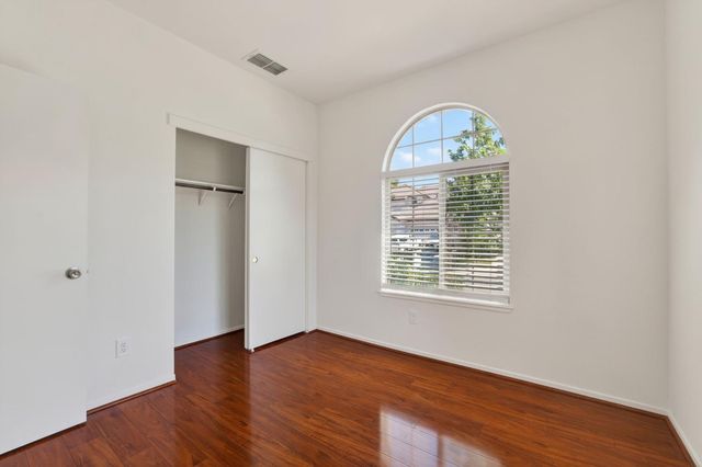6 Cortney Ct, Sacramento, CA 95832