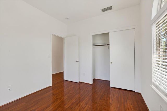 6 Cortney Ct, Sacramento, CA 95832