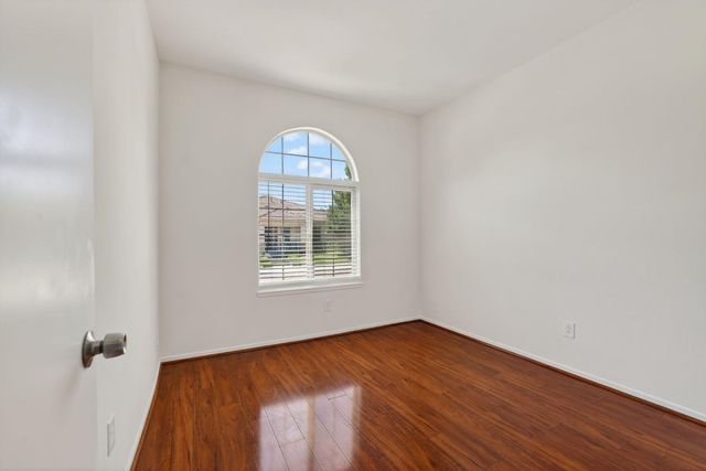 6 Cortney Ct, Sacramento, CA 95832