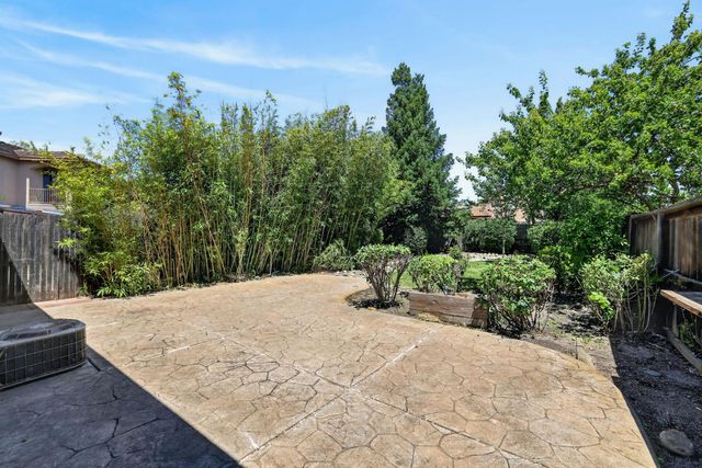 6 Cortney Ct, Sacramento, CA 95832