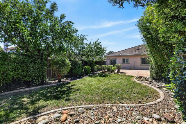 6 Cortney Ct, Sacramento, CA 95832