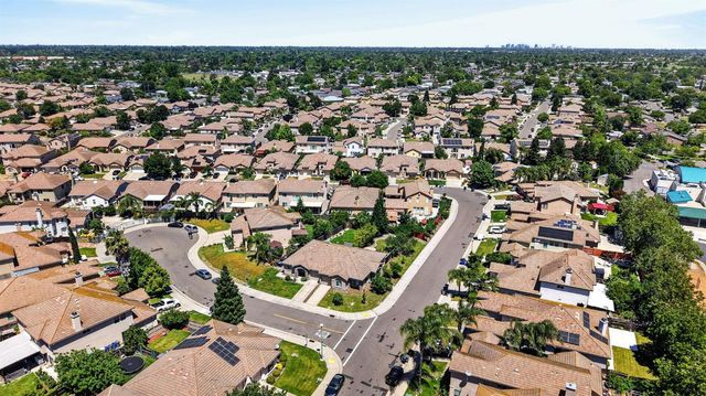 6 Cortney Ct, Sacramento, CA 95832