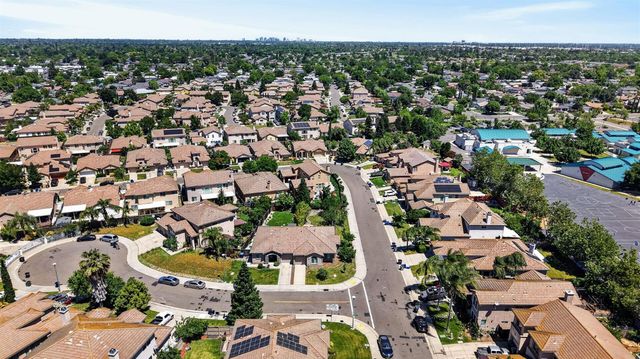 6 Cortney Ct, Sacramento, CA 95832