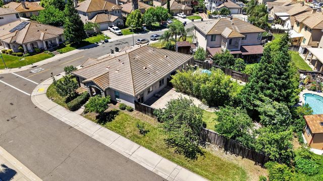 6 Cortney Ct, Sacramento, CA 95832