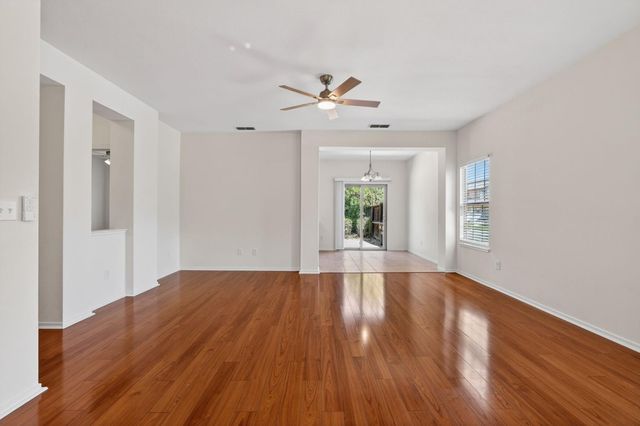 6 Cortney Ct, Sacramento, CA 95832