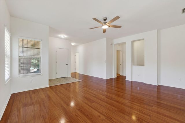 6 Cortney Ct, Sacramento, CA 95832