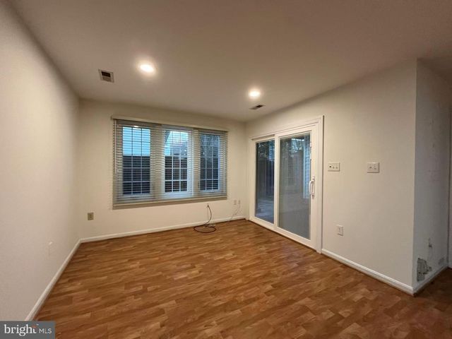 4102 KENTMERE SQ, Fairfax, VA 22030