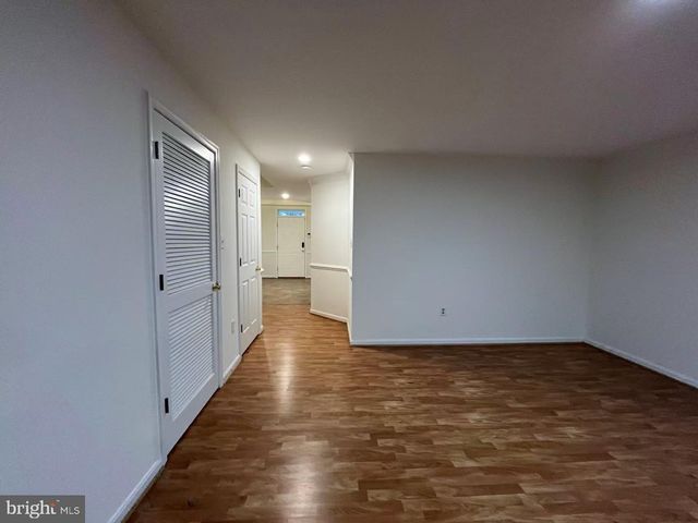 4102 KENTMERE SQ, Fairfax, VA 22030