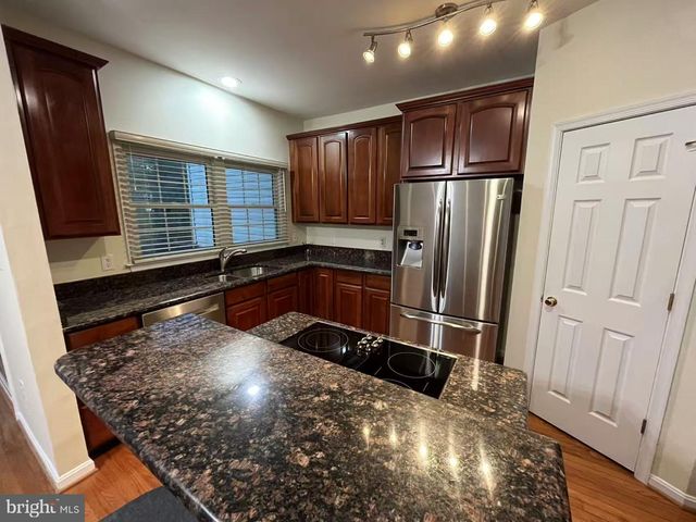 4102 KENTMERE SQ, Fairfax, VA 22030