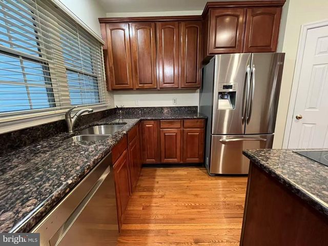 4102 KENTMERE SQ, Fairfax, VA 22030