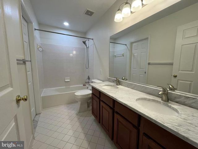 4102 KENTMERE SQ, Fairfax, VA 22030