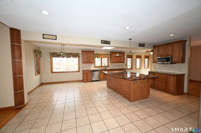 46 McMahon Lane, North Branford, CT 06471