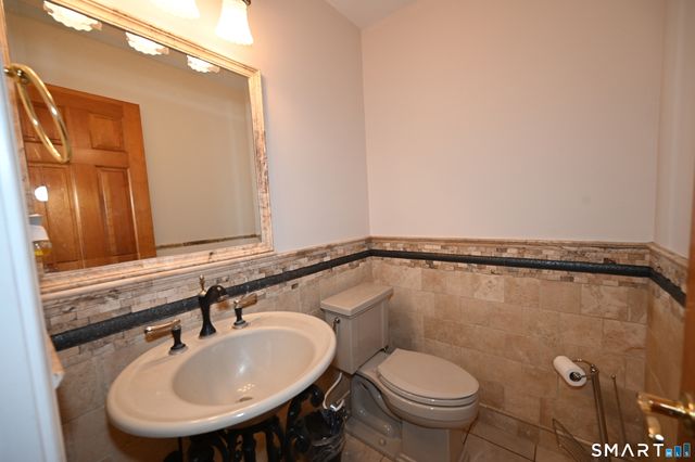 46 McMahon Lane, North Branford, CT 06471