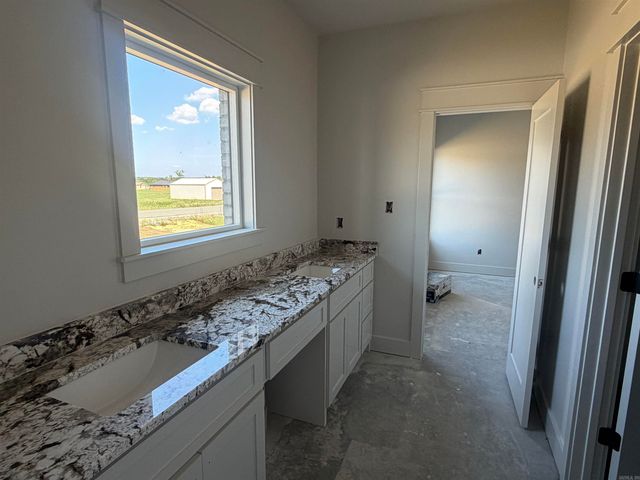 1136 Duke Drive, Bauxite, AR 72011