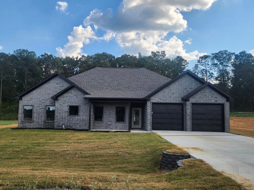 1136 Duke Drive, Bauxite, AR 72011