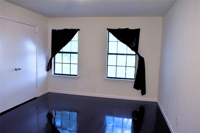 7415 Kingswood Drive, Fort Worth, TX 76133