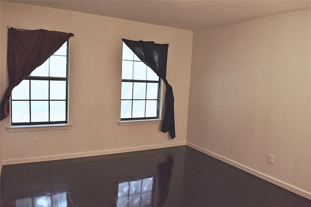 7415 Kingswood Drive, Fort Worth, TX 76133