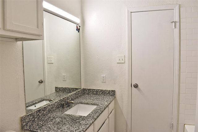 7415 Kingswood Drive, Fort Worth, TX 76133