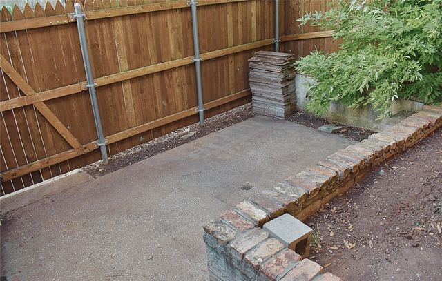 7415 Kingswood Drive, Fort Worth, TX 76133