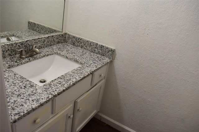 7415 Kingswood Drive, Fort Worth, TX 76133