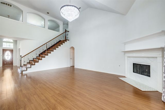 5283 W Cove Way, Grand Prairie, TX 75052