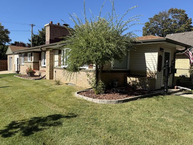 2089 S 107th STREET, West Allis, WI 53227