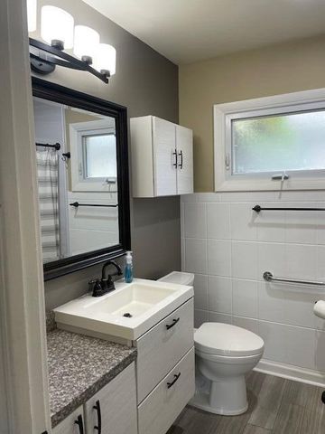 2089 S 107th STREET, West Allis, WI 53227