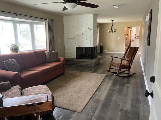 2089 S 107th STREET, West Allis, WI 53227