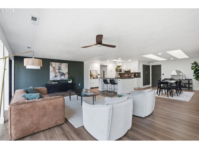 150 NARAIN Ct, Oregon City, OR 97045