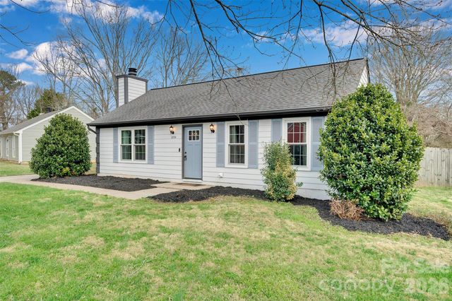 6724 Woodwedge Drive, Charlotte, NC 28227