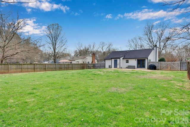 6724 Woodwedge Drive, Charlotte, NC 28227